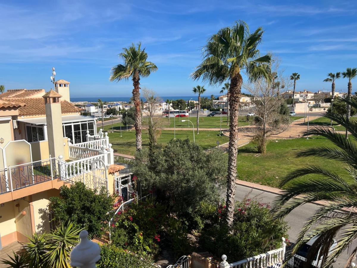 Schoenes Ruhiges Rooftop Apartment Mit Grosser Dachterrasse Torrevieja Luaran gambar
