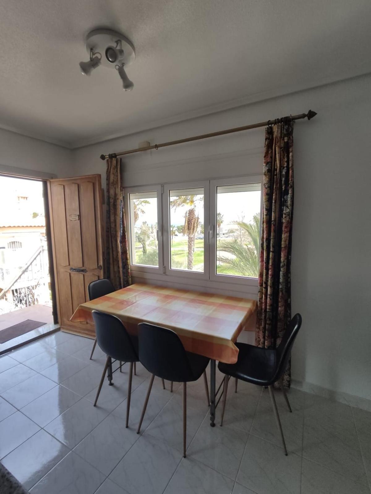Schoenes Ruhiges Rooftop Apartment Mit Grosser Dachterrasse Torrevieja Luaran gambar