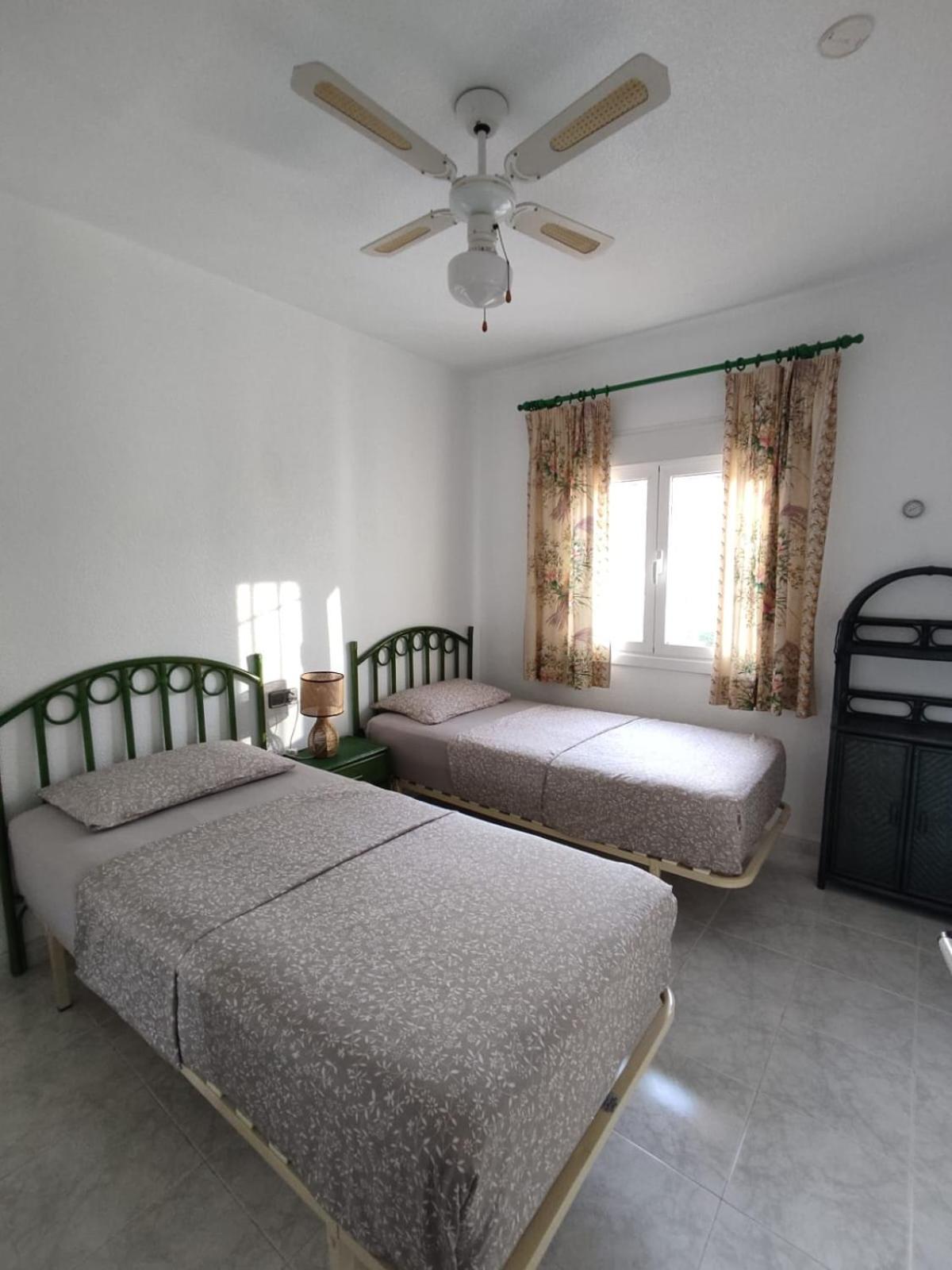 Schoenes Ruhiges Rooftop Apartment Mit Grosser Dachterrasse Torrevieja Luaran gambar