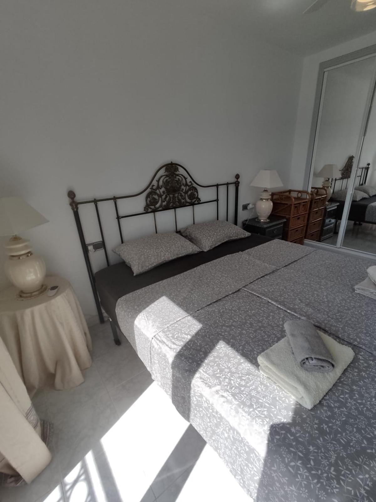 Schoenes Ruhiges Rooftop Apartment Mit Grosser Dachterrasse Torrevieja Luaran gambar