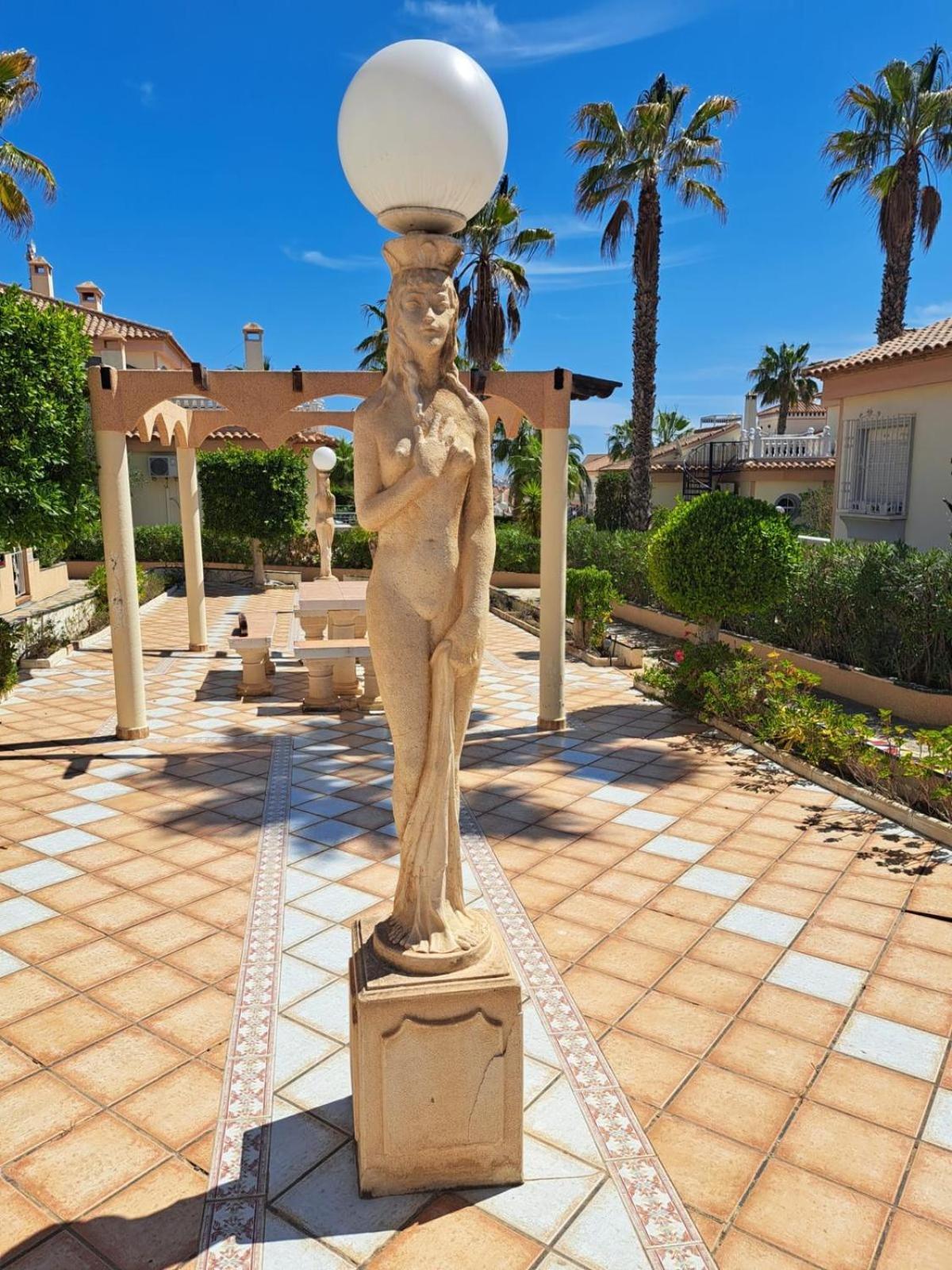 Schoenes Ruhiges Rooftop Apartment Mit Grosser Dachterrasse Torrevieja Luaran gambar