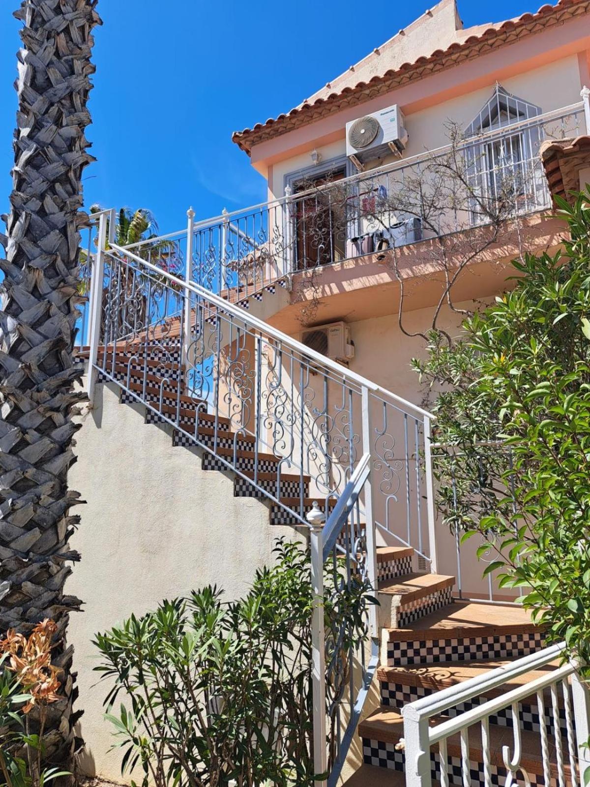 Schoenes Ruhiges Rooftop Apartment Mit Grosser Dachterrasse Torrevieja Luaran gambar